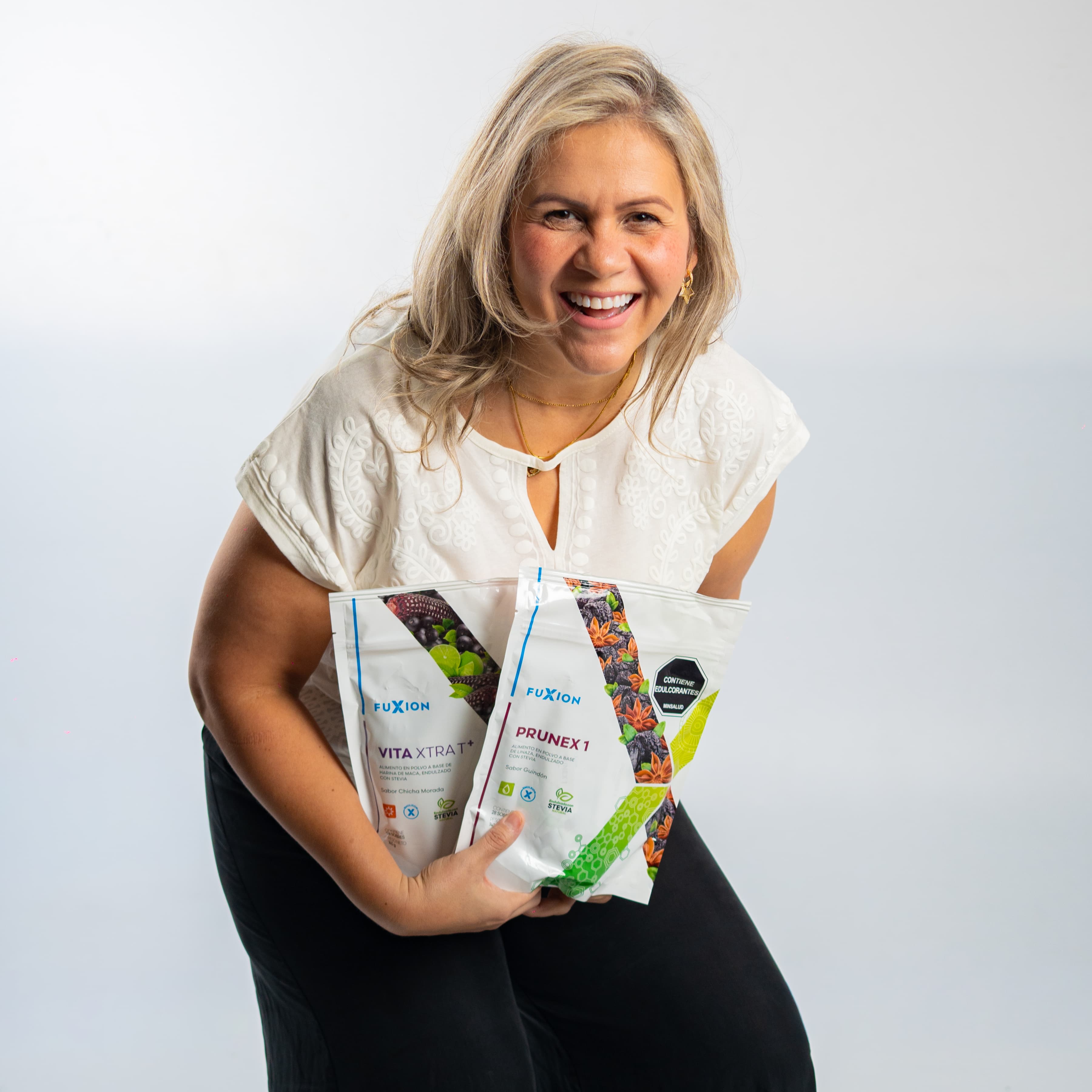 Roxy con productos FUXION